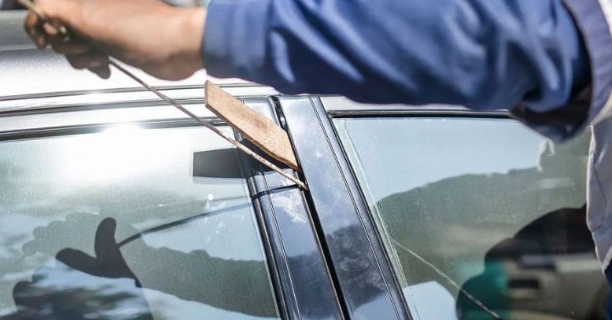 Professional Vehicle Lockout Service in St. Petersburg helping drivers safely unlock their cars
